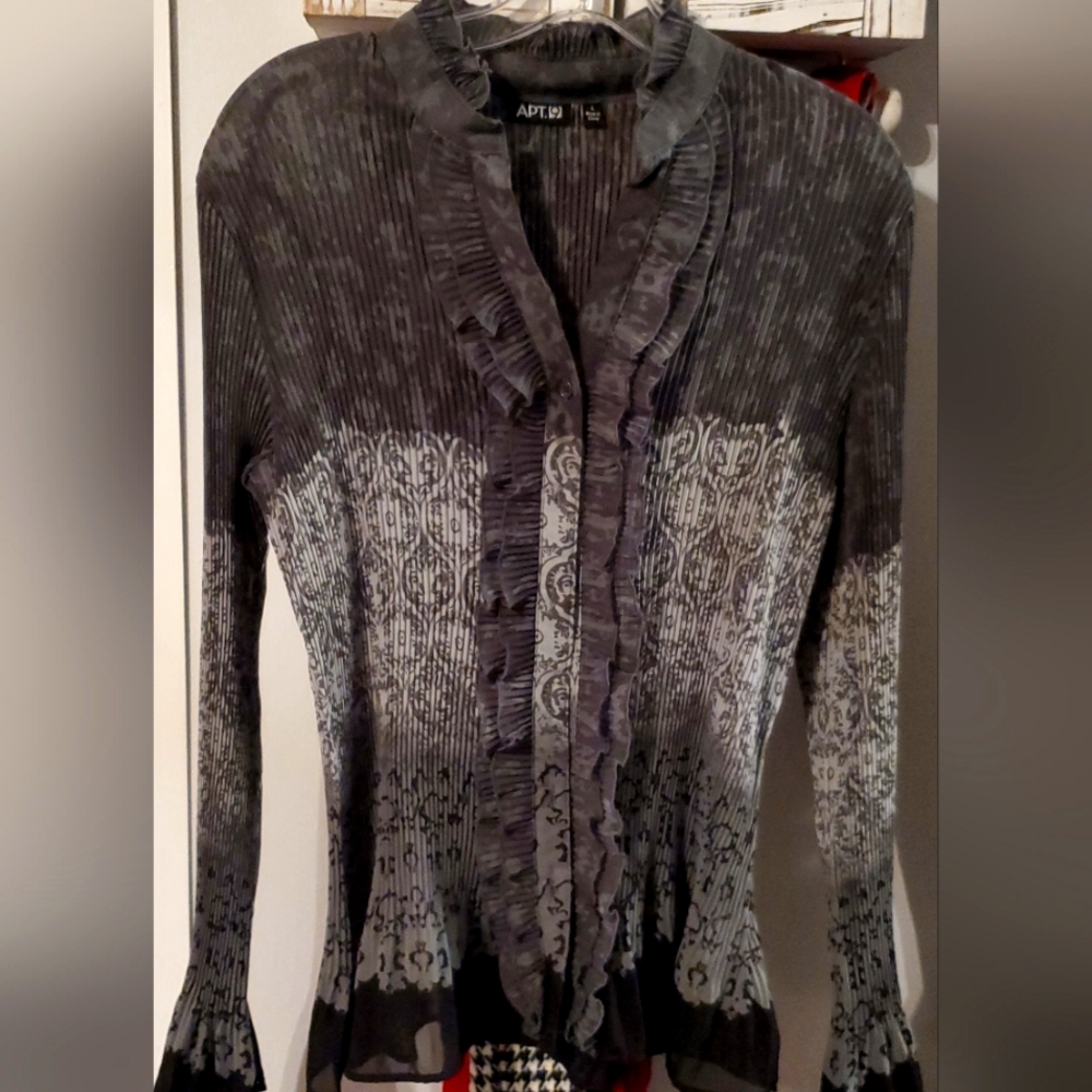 Apt 9 Size Large Black and Gray Ruffle Blouse